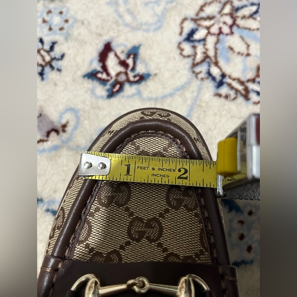 Gucci's signature GG canvas loafers with a platform sole & leather trim. - Picture 11 of 13